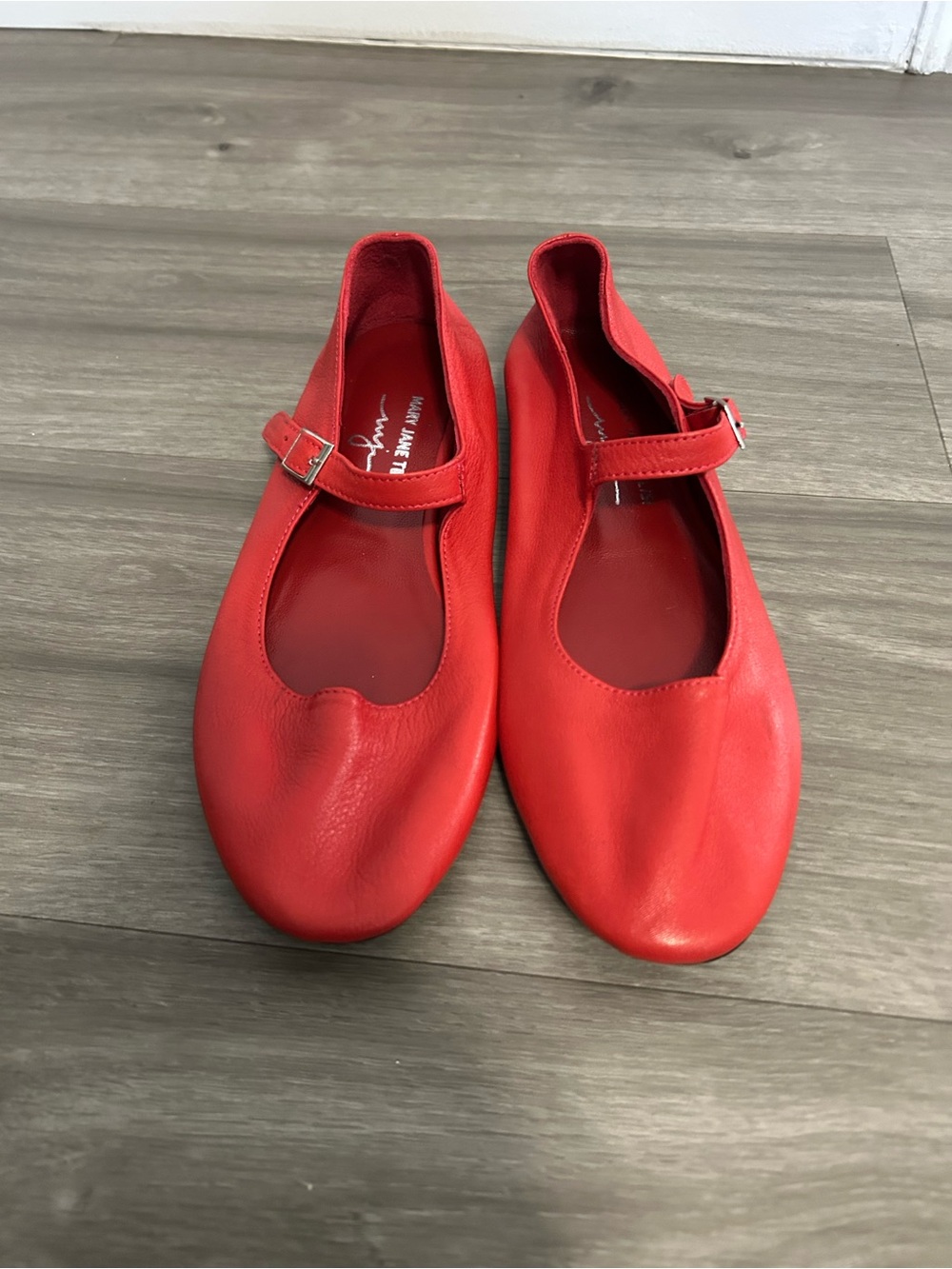 MUJI this specific red leather version, Brand New 💯 leather size 8(39)
